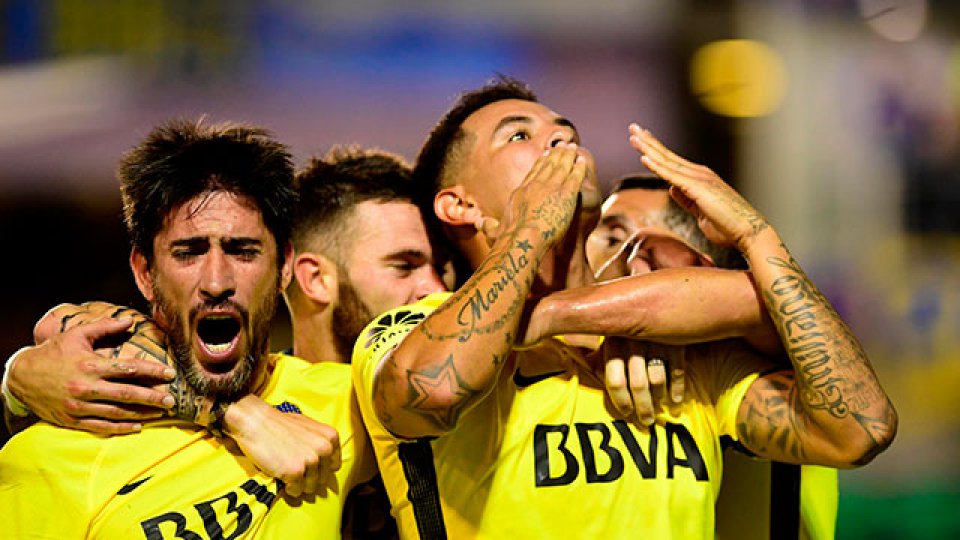 El Xeneize venció a Tigre en tiempo de descuento y mantuvo la diferencia.