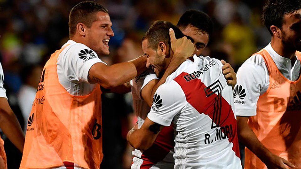 River festejó ante Boca y se llevó la Supercopa Argentina.