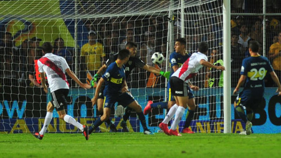 River festejó ante Boca y se llevó la Supercopa Argentina.