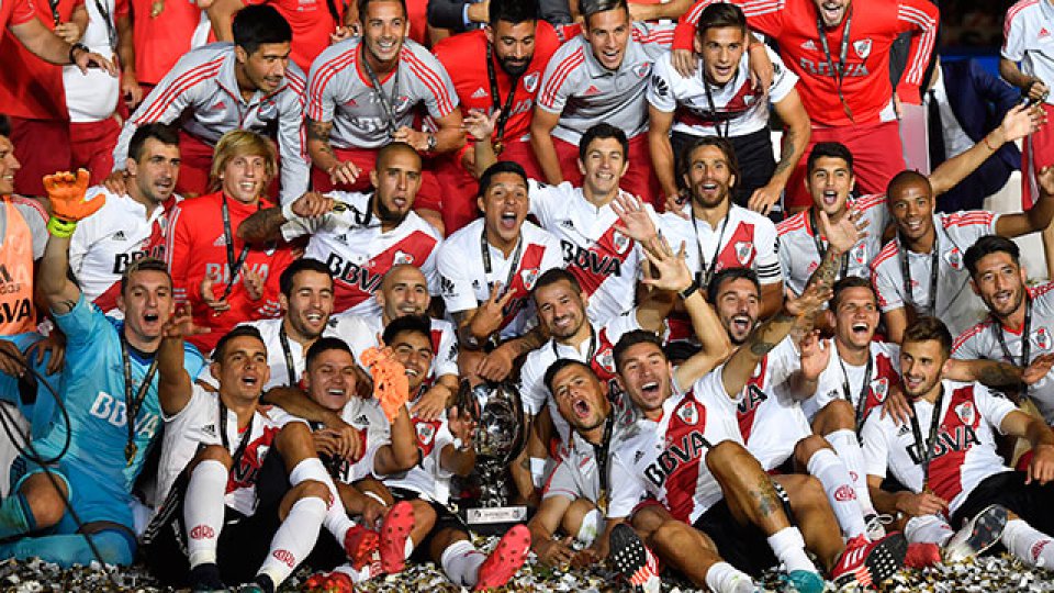 River festejó ante Boca y se llevó la Supercopa Argentina.