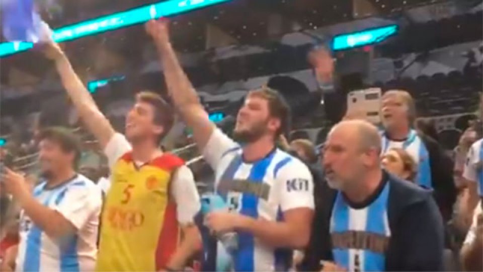 "Spurs, decime qué se siente", el hit de los hinchas para Ginóbili. "Spurs, decime qué se siente", el hit de los hinchas para Ginóbili.