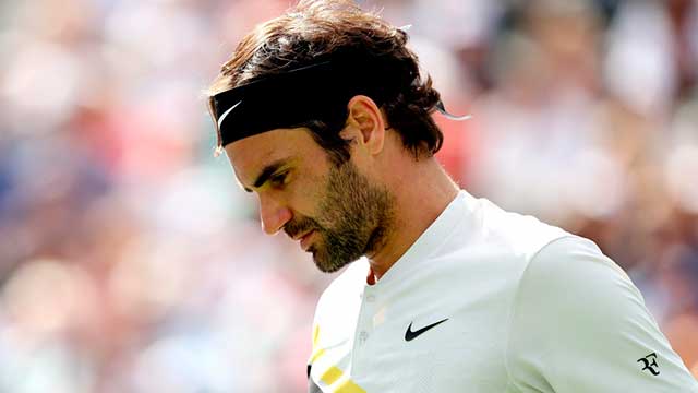 Roger Federer se operó de la rodilla y tendrá una larga recuperación.