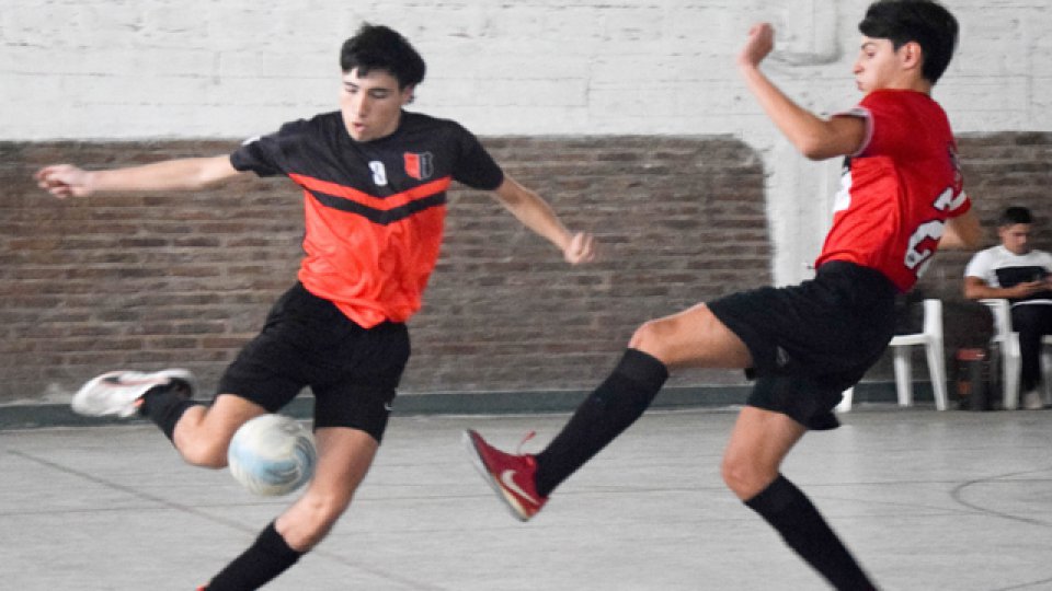 Los juveniles de la APFS dieron el puntapié inicial al torneo en Oro Verde.