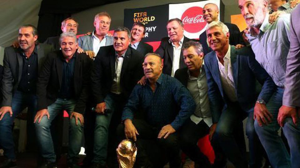 El Vasco habló de Diego tras la reunión con Bilardo. El Vasco habló de Diego tras la reunión con Bilardo.