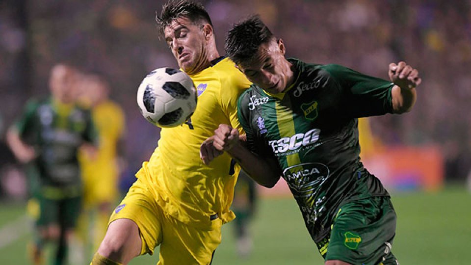 Boca sufrió ante Defensa por un grave error de Magallán.