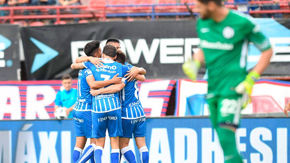 Godoy Cruz aplastó a San Lorenzo.