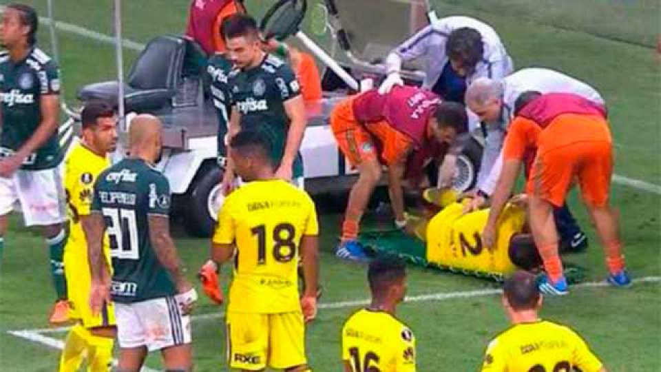 Paolo Goltz fue figura ante Palmeiras pero estaría desgarrado.