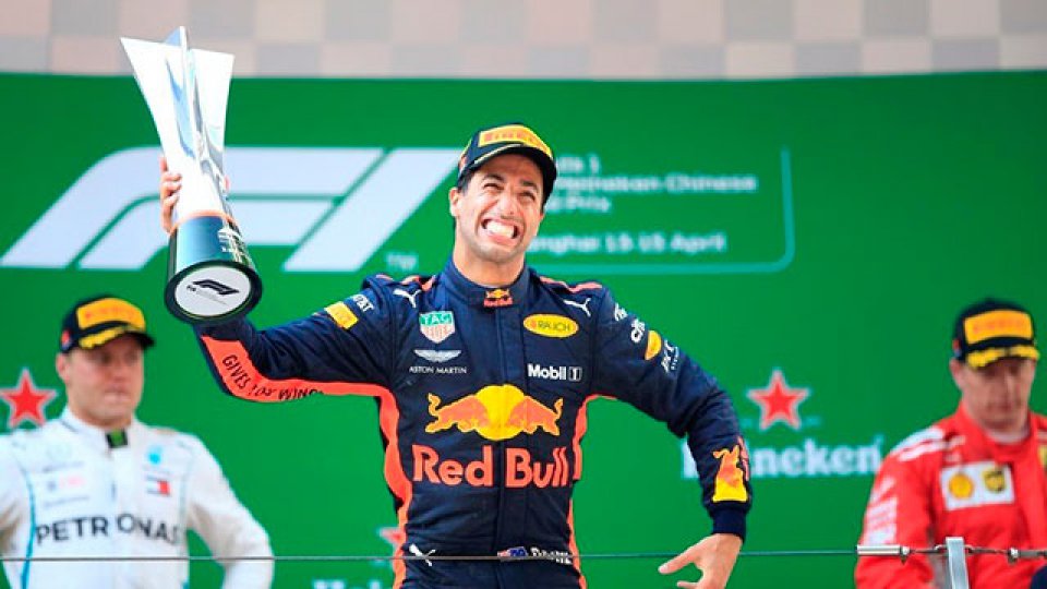 Ricciardo cort&oacute; la racha de Vettel y gan&oacute; en China.