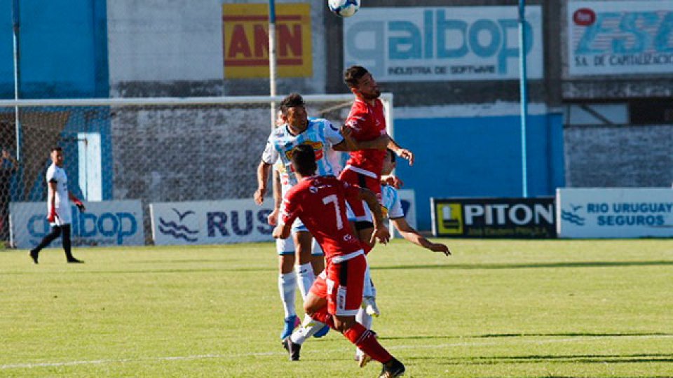 Juventud Unida perdió con Instituto y se complica. (Foto: Diario El Día)