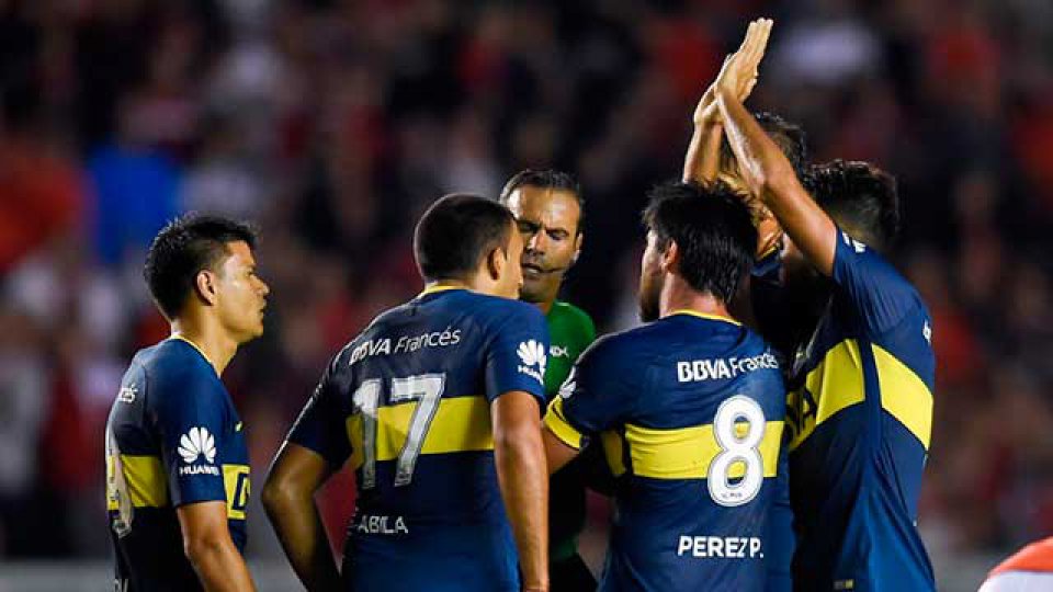La jugada que provocó el reclamo de Boca y la expulsión de Pablo Pérez. La jugada que provocó el reclamo de Boca y la expulsión de Pablo Pérez.