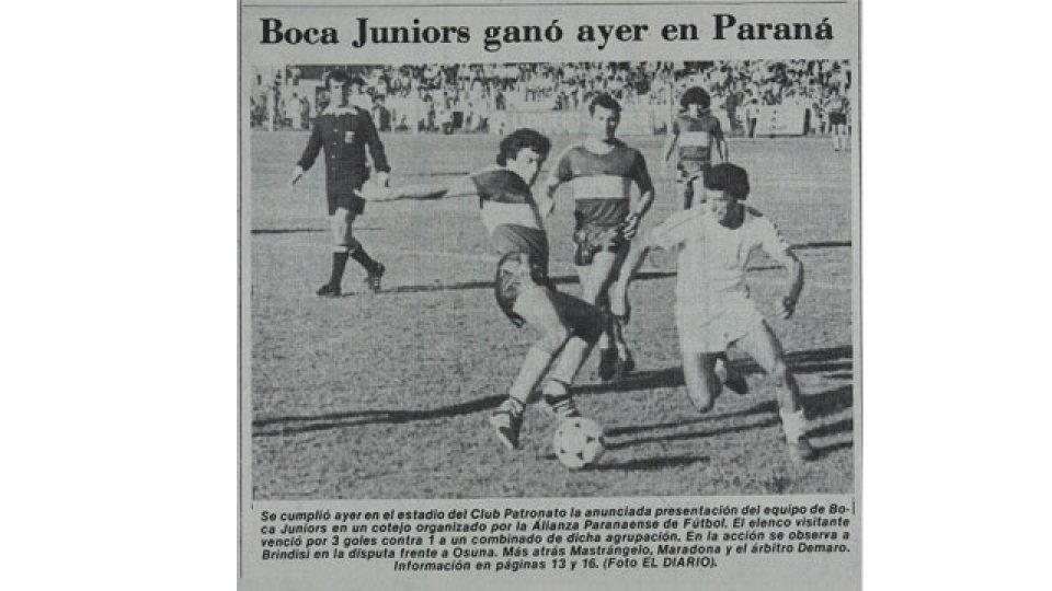 Un joven Diego Armando Maradona en el estadio Presbítero BArtolomé Grella.
