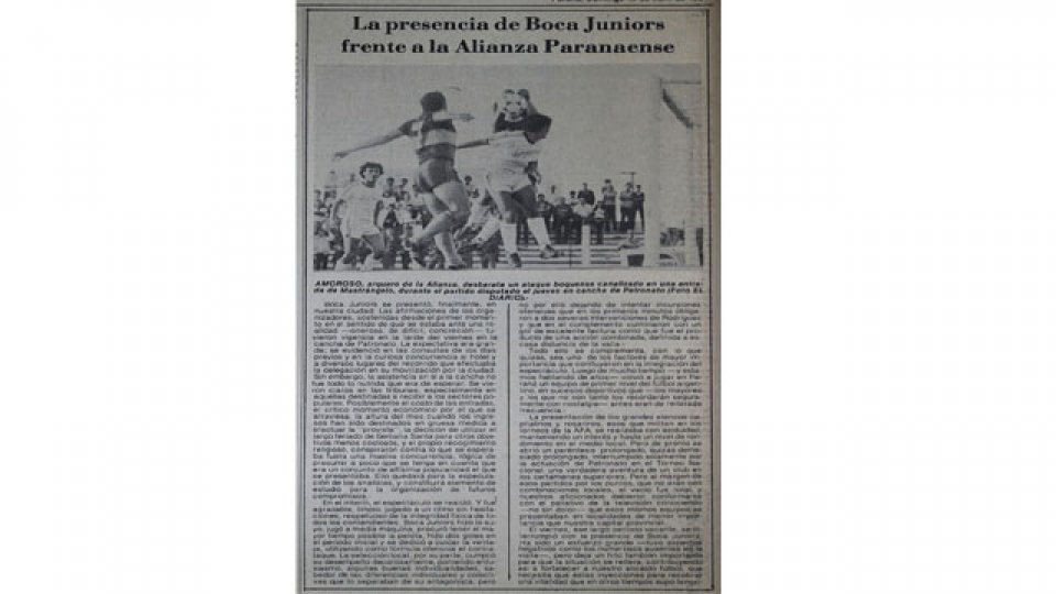 Un joven Diego Armando Maradona en el estadio Presbítero BArtolomé Grella.