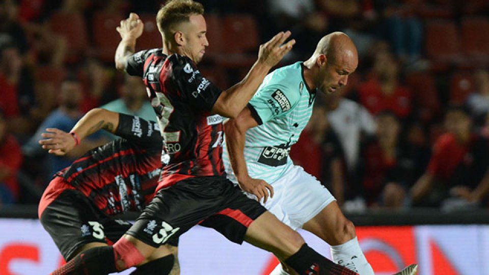 El Patrón tuvo una noche para el olvido y Colón se impuso con claridad.