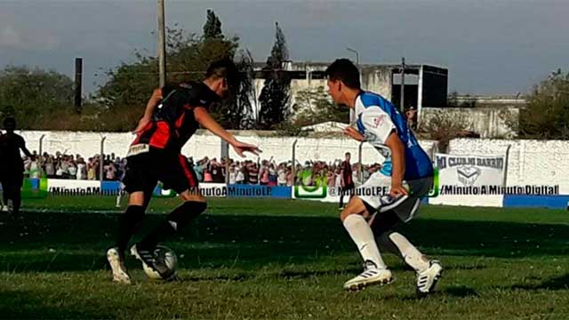 Sportivo Urquiza cayó ante Atlético Carcarañá. (Foto: Minuto a Minuto)