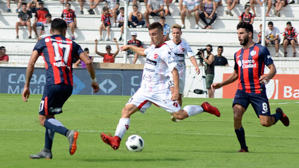 Patronato igualó sin goles con San Lorenzo en el Presbítero Grella.