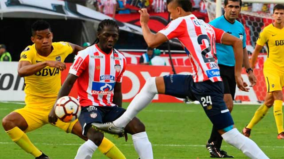 Boca empató ante Junior y sigue con chances en la Copa Libertadores.