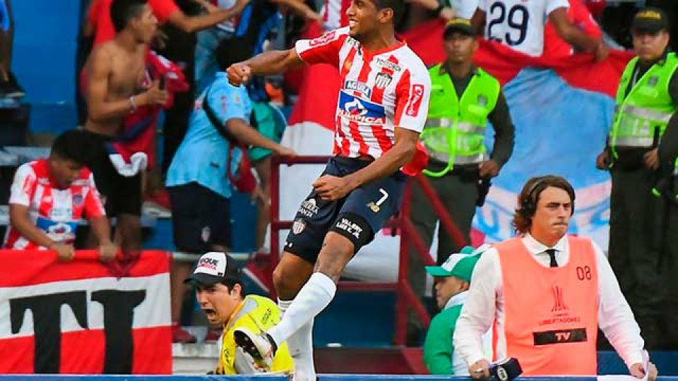 Boca empató ante Junior y sigue con chances en la Copa Libertadores.