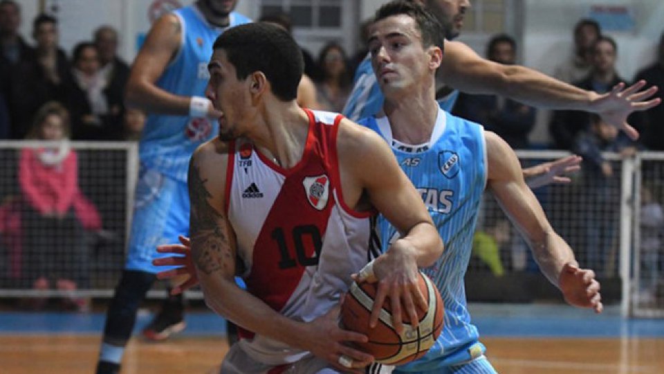 Regatas no pudo en el tercer cotejo ante River.