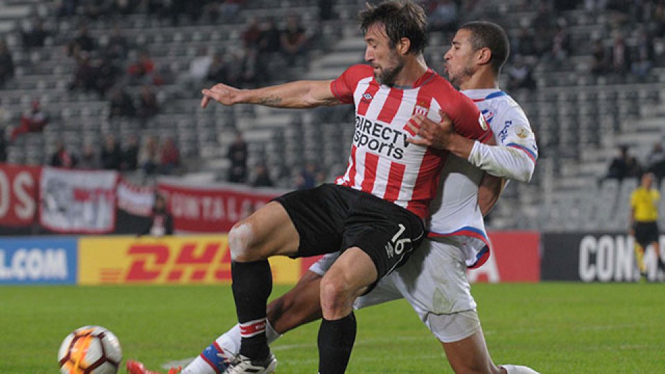 El Pincha superó 3-1 a Nacional de Montevideo.