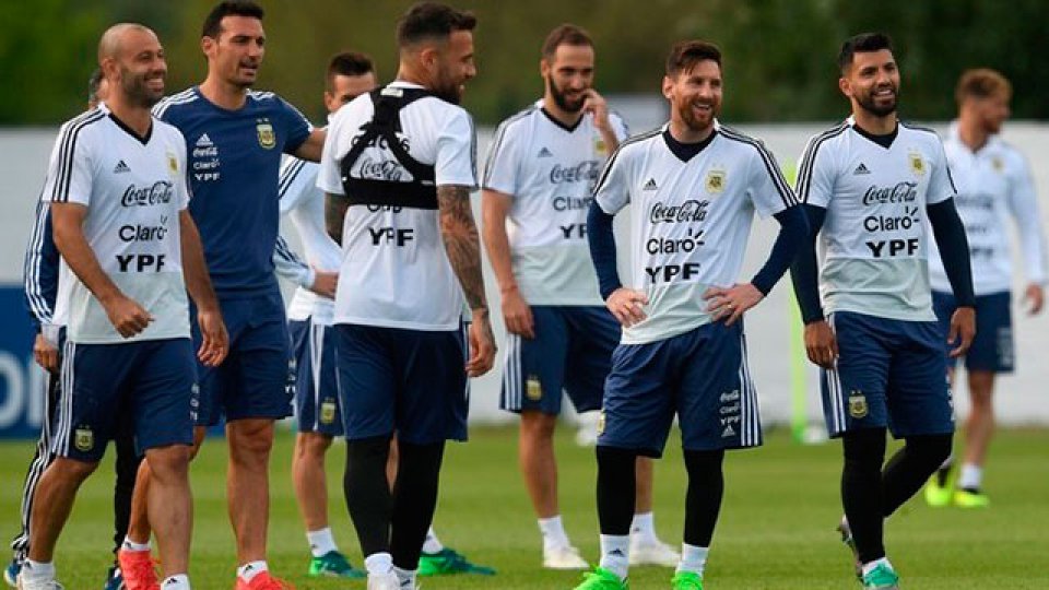 Sampaoli tiene prácticamente definido el equipo para el debut con Islandia. Sampaoli tiene prácticamente definido el equipo para el debut con Islandia.