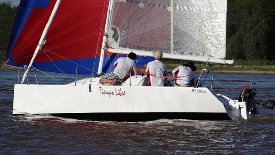 El velero Tiempo Libre se destacó en la regata Zárate - San Isidro.