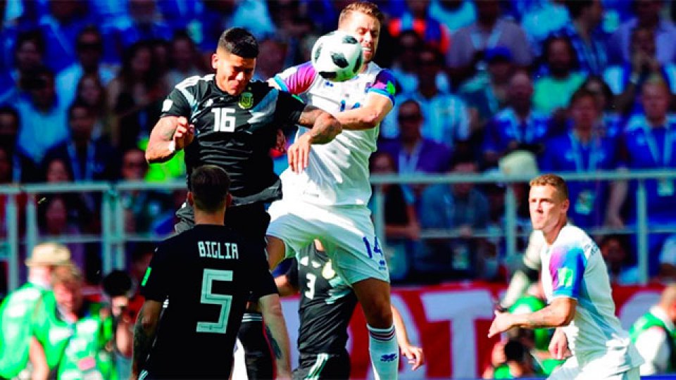 La Selección decepcionó en el debut y no pudo quebrar a Islandia.