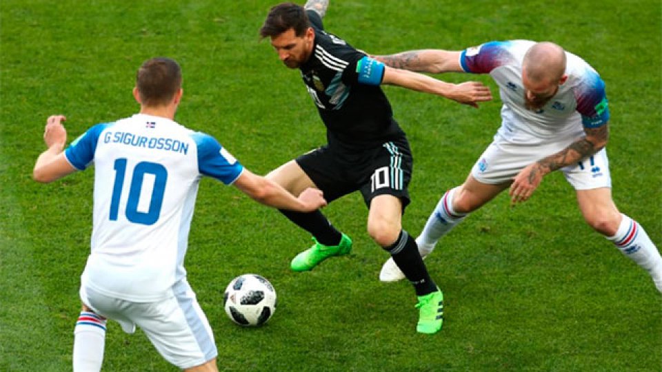 La Selección decepcionó en el debut y no pudo quebrar a Islandia.