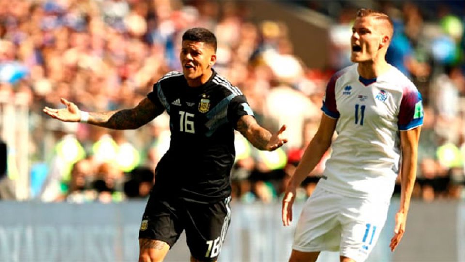 La Selección decepcionó en el debut y no pudo quebrar a Islandia.