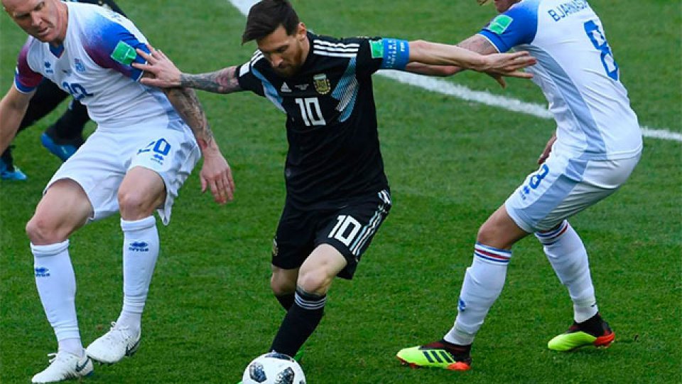 La Selección decepcionó en el debut y no pudo quebrar a Islandia.