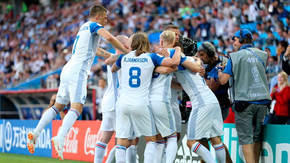 La Selección decepcionó en el debut y no pudo quebrar a Islandia.