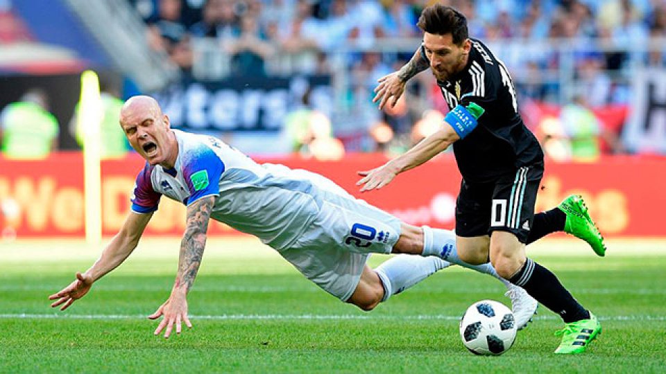 La Selección decepcionó en el debut y no pudo quebrar a Islandia.