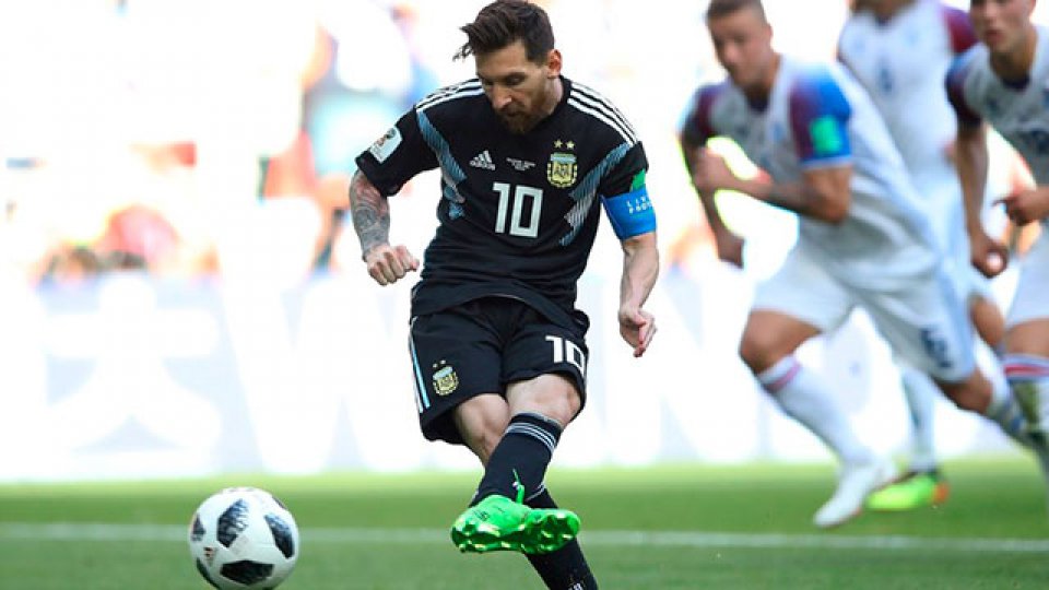 La Selección decepcionó en el debut y no pudo quebrar a Islandia.