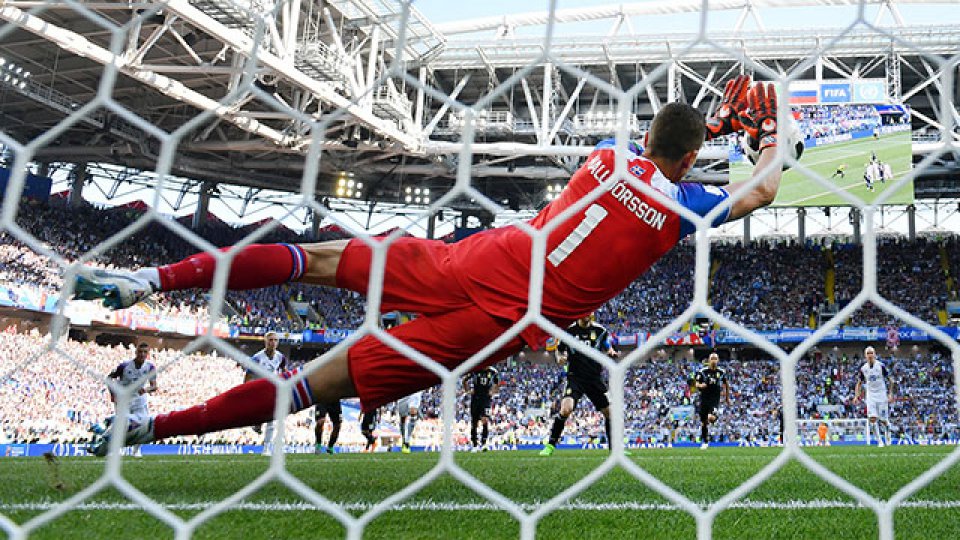 La Selección decepcionó en el debut y no pudo quebrar a Islandia.