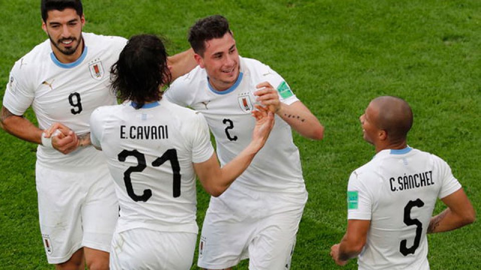 Uruguay enfrenta a Arabia Saudita y va por el pasaje a octavos de final.