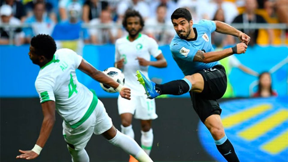 Uruguay superó a Arabia Saudita y se clasificó a los octavos de final.