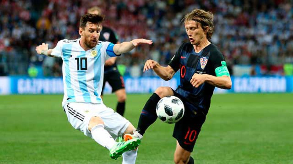 Argentina perdió por goleada y quedó al borde del adiós.