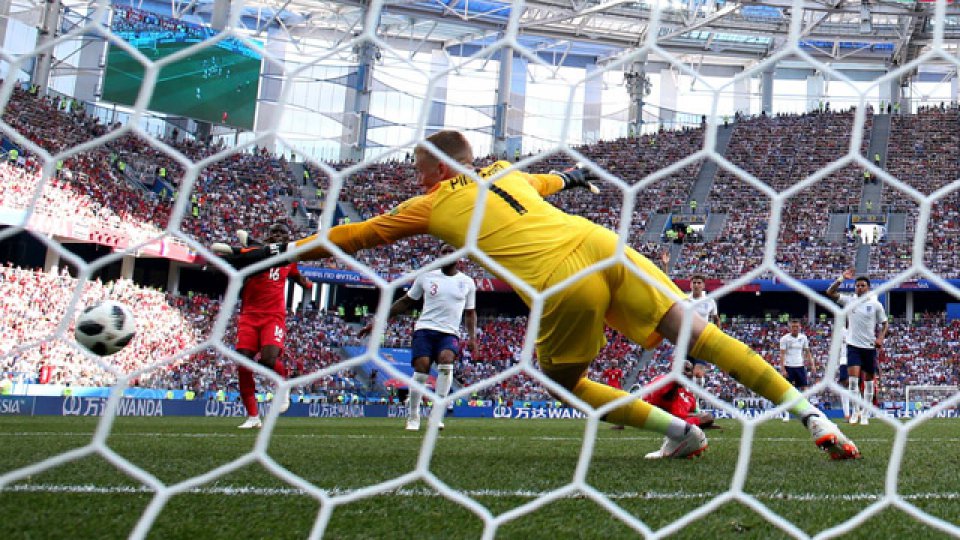 Inglaterra goleó y sacó chapa de candidato.