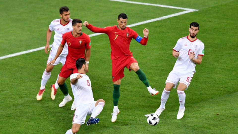 En un partido que tuvo de todo, Portugal pas&oacute; de fase.