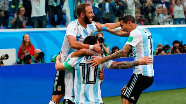 Argentina logrÃ³ el pase a Octavos sobre el final.