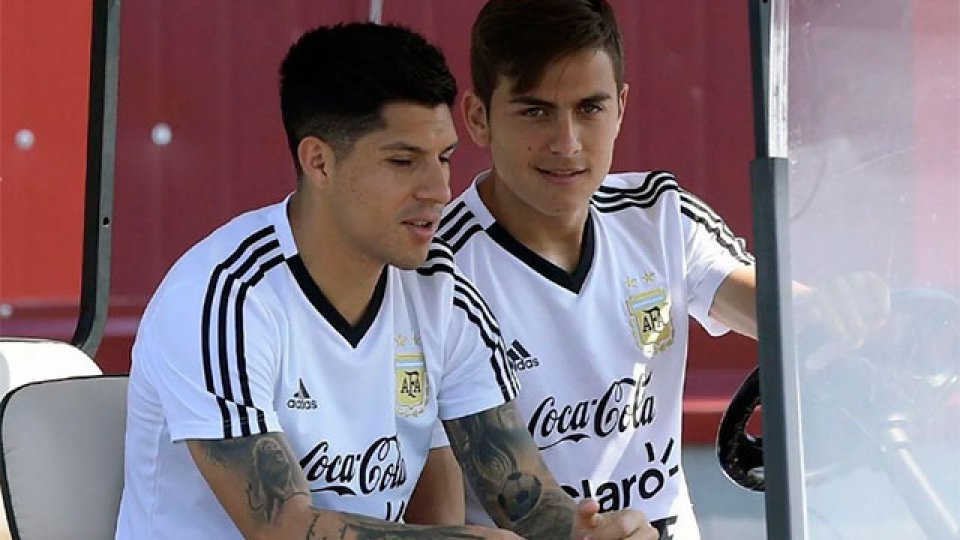 Enzo Pérez se entrenó aparte, pero Argentina repetiría el equipo ante Francia.