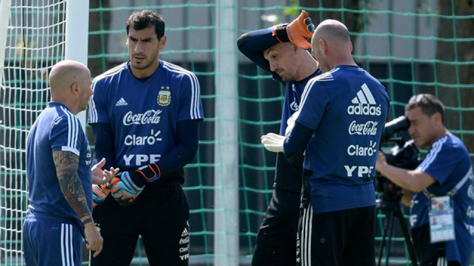 El Paton Guzmán se cruzó con un técnico luego del partido.