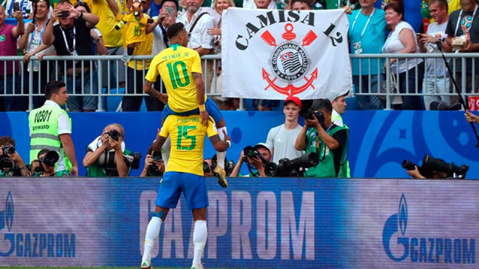 Brasil venció a México y ya está en cuartos de final.