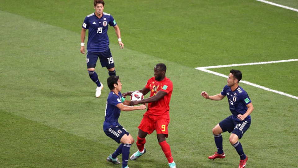 Bélgica pasó de ronda en la última jugada del partido.