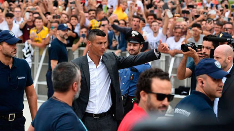 ristiano Ronaldo pasó la revisión en Turín para sumarse a la Juventus.