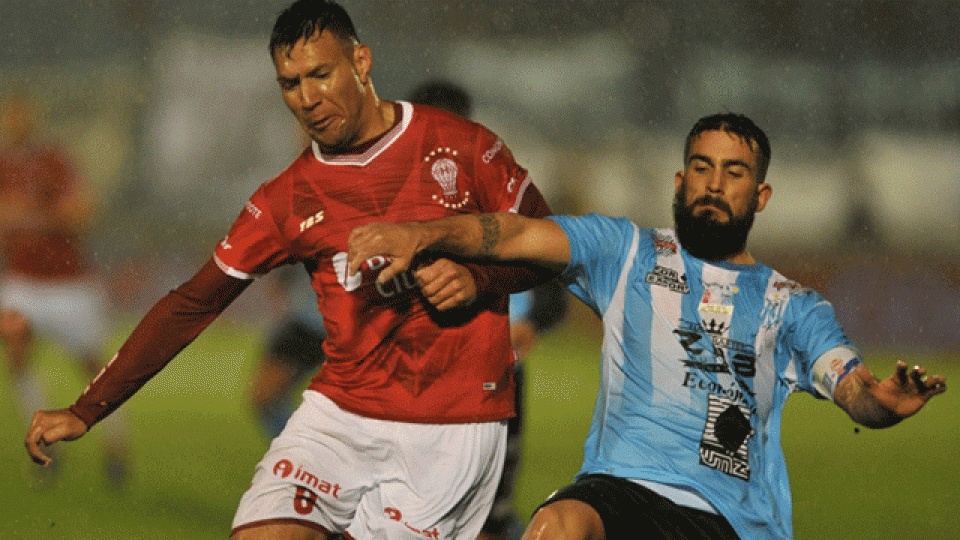 Huracán - Victoriano Arenas, suspendido por lluvia.