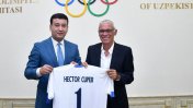 Héctor Cuper fue presentado como nuevo entrenador de la Selección de Uzbekistán