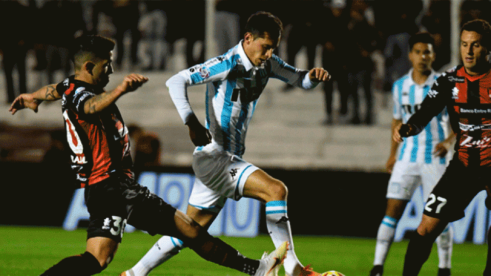 Racing y Patronato luchan por diferentes objetivos. Racing y Patronato luchan por diferentes objetivos.