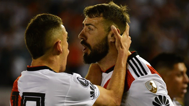 River vapuleó a Racing y está en cuartos.