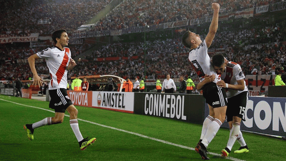 River vapuleó a Racing y está en cuartos.