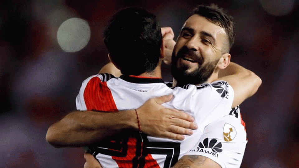 River vapuleó a Racing y está en cuartos.